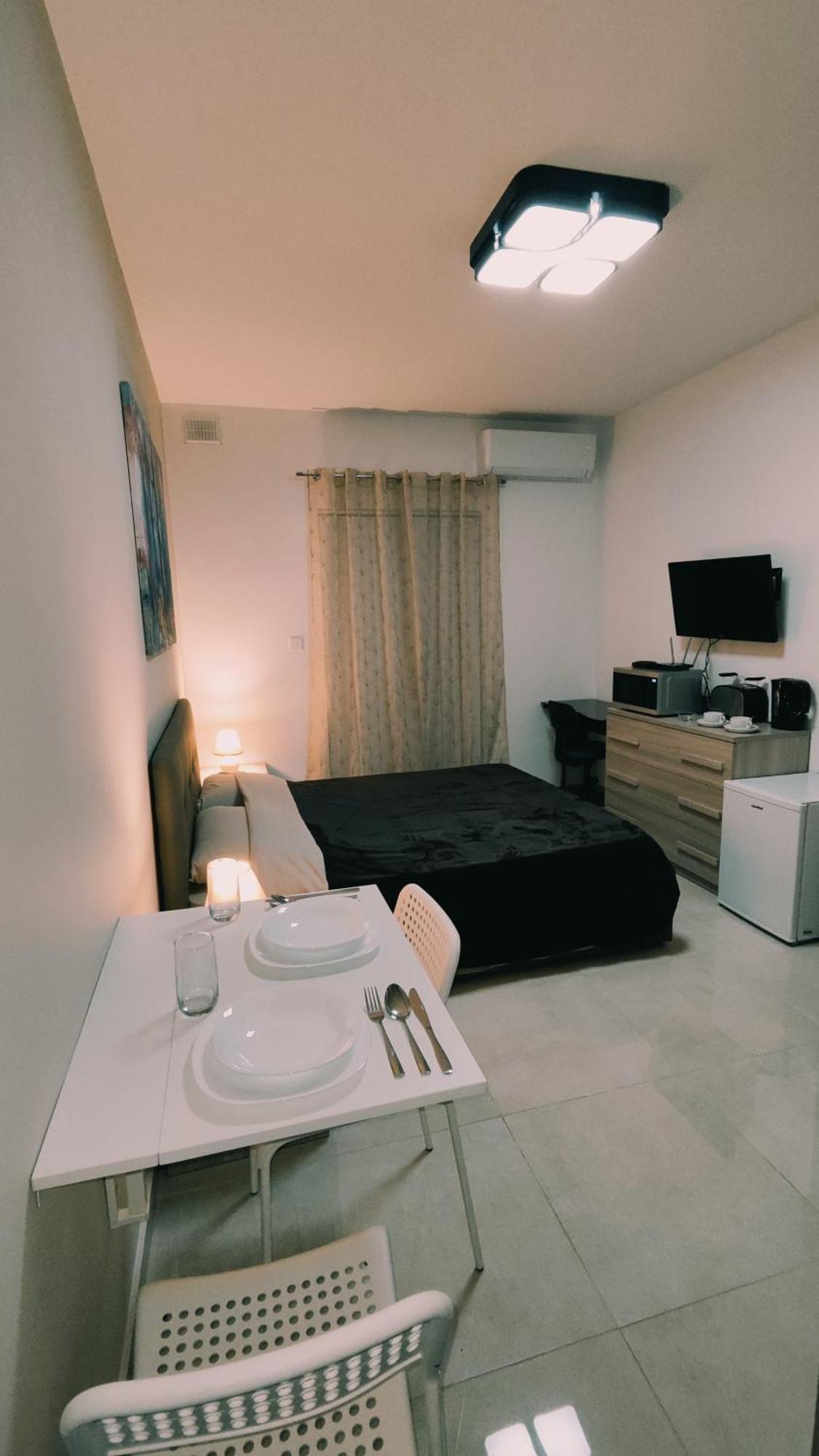 Fairwinds - Double Room With Ensuite - Luqa Airport - Self Check In & Out Available Ngoại thất bức ảnh